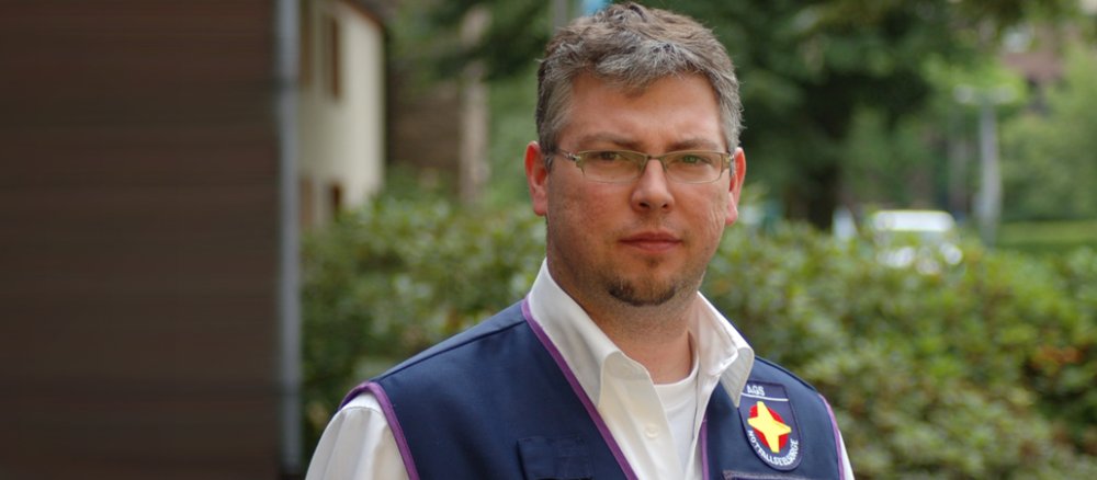 Prämonstratenserpater Michael Stern ist seit seiner Jugend bei den Maltesern aktiv. Bei der Loveparade-Katastrophe in Duisburg war er als Notfallseelsorger im Einsatz.