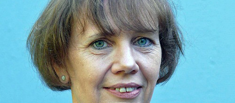 Elisabeth Strnad ist katholische Theologin und arbeitet hauptamtlich in der Hospizarbeit.