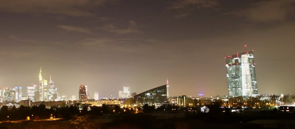 Die Frankfurter Sykline bei Nacht