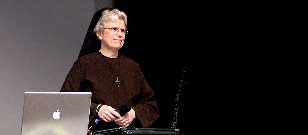 Schwester Judith stellt die Internetaktivitäten des Vatikans auf einer Konferenz vor