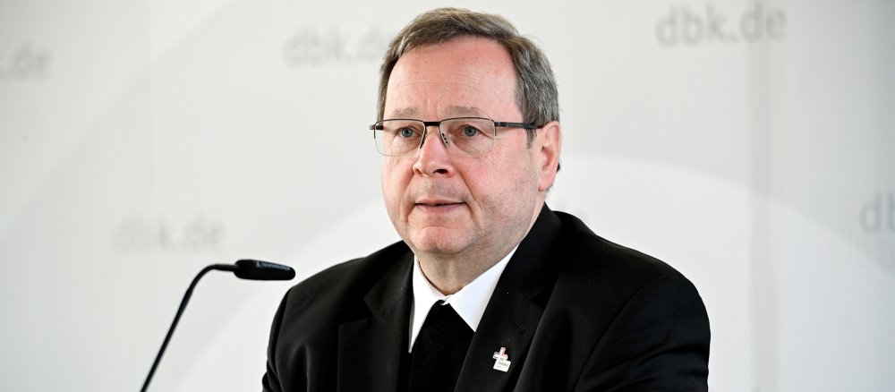 Bischof Georg Bätzing bei einer Pressekonferenz