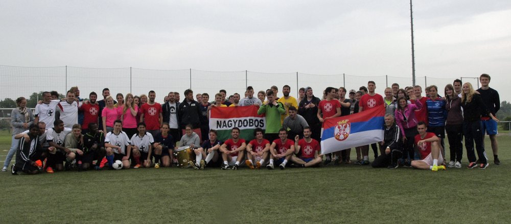 Gruppenbild der Mannschaften beim diesjährigen Theo-Cup in Mainz.