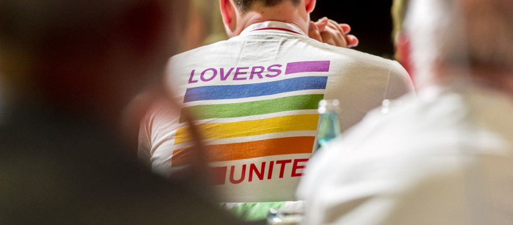 Lovers unite