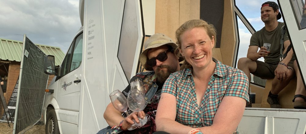 Nathalie Jelen vom Durchkreuzer und ein Festival-Besucher